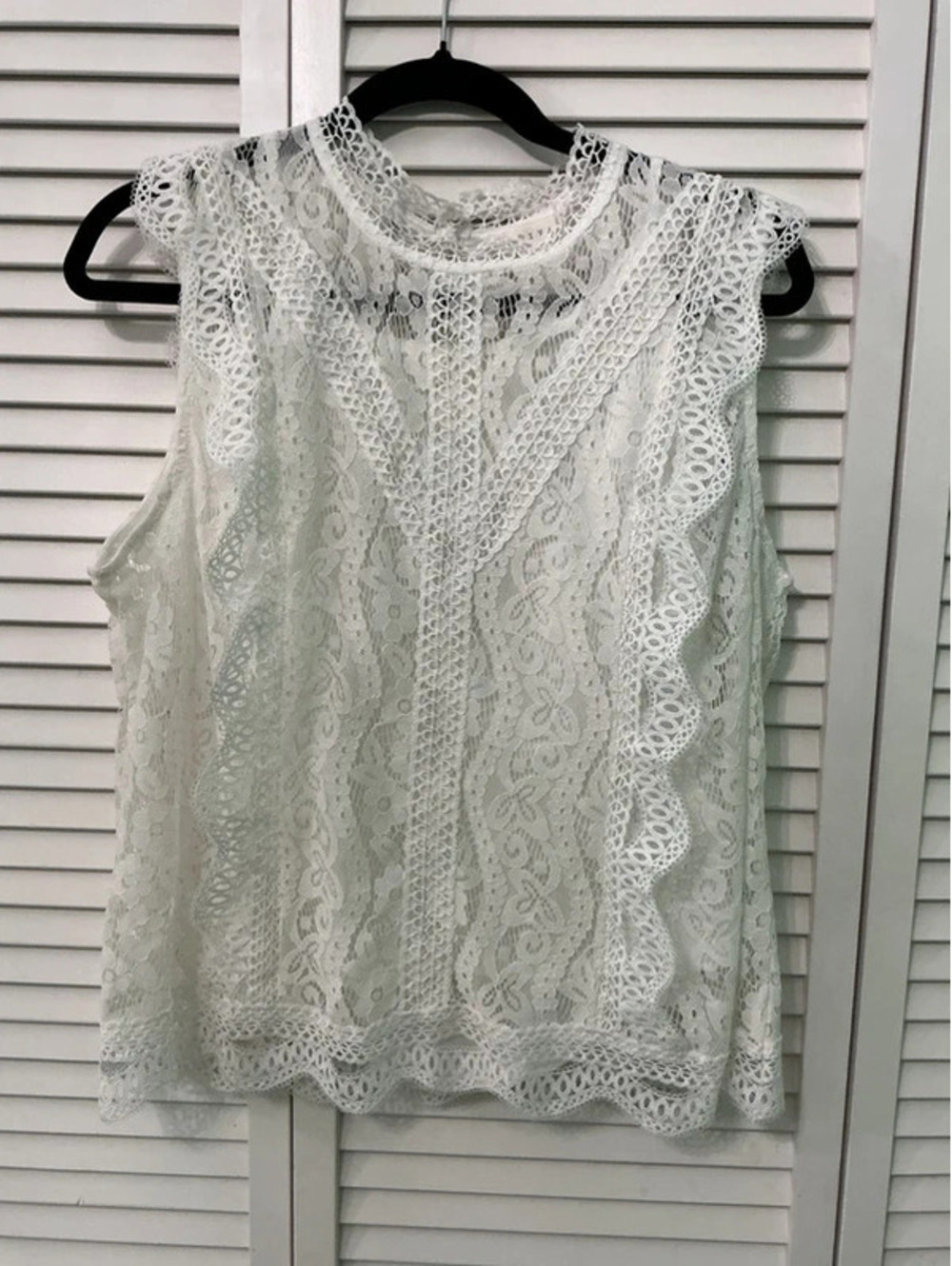 L/XL White Lace Ruffle Overlay Sleeveless Top #494